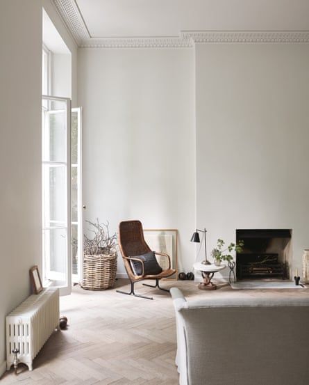 White spirit: creating a minimalist home in London London Interiors, London Interior, White Spirit, London Apartment, Back To Home, New Environment, Tv On The Radio, False Ceiling, Dark Room