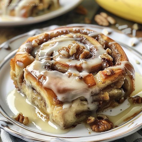 Banana Bread Cinnamon Rolls Recipe, Cinnamon Roll Bread Loaf, Banana Nut Cinnamon Rolls, Cinnamon Roll Banana Bread, Cinnamon Roll Dough Recipe, Banana Monkey Bread, Gourmet Cinnamon Rolls, Cinnamon Cakes, Banana Cinnamon Rolls