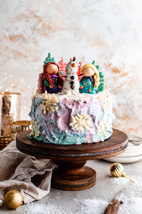 This three-layered amazing Frozen cake is inspired by Disney's Frozen II, and is sure to bring some magic to any family or birthday celebration with homemade Anna, Elsa, and Olaf cake toppers! Follow the step-by-step instructions to make everything from the cake to the vegan fondant for a magically winter cake! #frozen #birthdaycake #disney #vegan Elsa And Olaf Cake, Vegan Fondant, Frozen 2 Cake, Healthy Pie, Banana Diaries, Vegan Gingerbread Cookies, Vegan Vanilla Cake, Cake Frozen, Elsa And Olaf