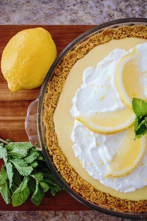 Joanna Gaines Recipes, Lemon Icebox Pie, Lemon Pie Recipe, Lemon Cream Pies, Dessert Oreo, Desert Ideas, Icebox Pie, Lemon Dessert Recipes, Desserts Vegan