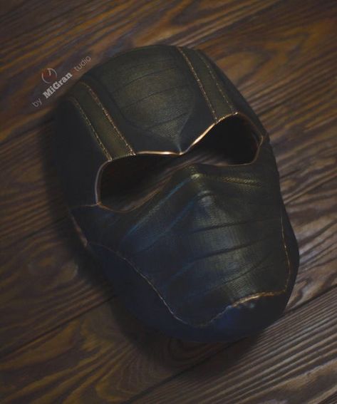 Hawkeye ronin mask fan made Vigilante Mask Design, Vigilante Mask, Moon Knight Mask, Hawkeye Ronin, Knight Mask, Nerd Crafts, Hotel Door, Motorcycle Tank, Arte Robot