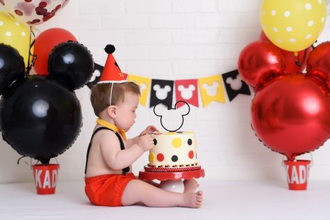 Black And White Mickey Mouse Photoshoot, Mickey Mouse Smash Cake Photoshoot, Mickey Mouse Photo Shoot Ideas, Mickey Mouse Baby Birthday, Mickey Smash Cake, Mickey Mouse Smash Cake, Mickey Mouse Smash Cakes, Mickey Birthday Cakes, Baby Boy Birthday Themes