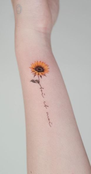 Sunflower Wrist Tattoo, Wrist Tattoo Small, Sunflower Tattoo On Wrist, Small Sunflower Tattoo, Sunflower Tattoo Meaning, Sunflower Tattoo Simple, Small Wave Tattoo, Sunflower Tattoo Small, Tattoo Schrift