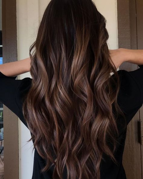 Subtle Shine-Boosting Brunette Highlights Hairstyles Highlights, Dark Brown Hair With Highlights, Dark Brown Balayage, Peekaboo Highlights, Long Brunette Hair, Chocolate Hair, Hair With Highlights, Long Brunette, Balayage Hair Dark