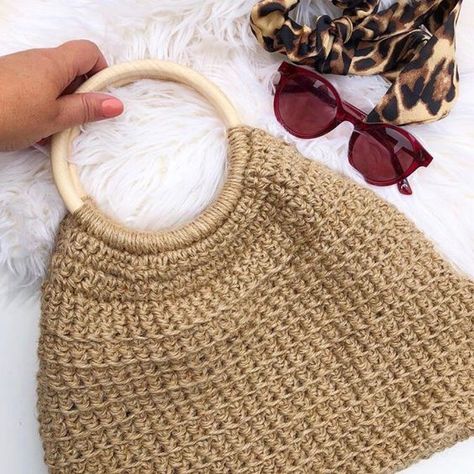 Jute Bags Design, Crochet Hand Bags, Crochet Boho Bag, Simply Crochet, Wooden Bag, Crochet Bag Pattern Free, Crochet Handbags Patterns, Jute Bag, Crochet Magazine