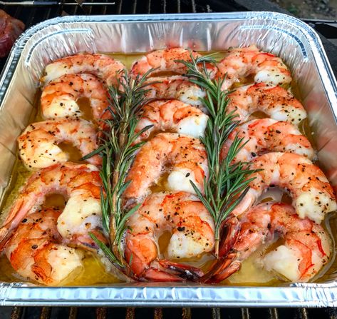 Surf And Turf Recipes, Surf N Turf Recipes, Smoked Shrimp, Buttery Shrimp, Resep Seafood, Traeger Recipes, Surf And Turf, Butter Shrimp, Idee Pasto