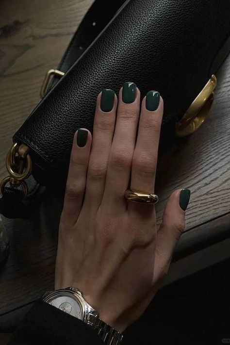 Dark Green Nails Fall, Autumn Nail Inspo Short, Short Extensions Nails, Minimalist Manicure Short Nails, Short Dark Nails, Fall Pedicure, Kutek Disney, Dark Green Nails, September Nails