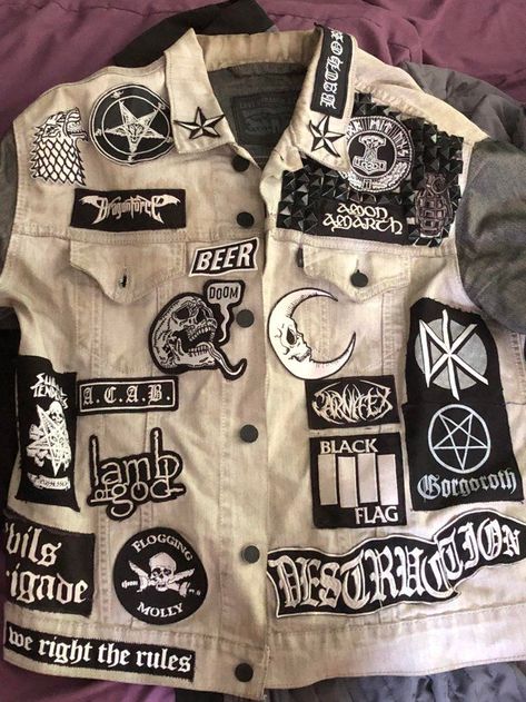 Battle Jacket Metal, Battle Jacket Ideas, Battle Jackets, Battle Vest, Punk Fashion Diy, Punk Jacket, Diy Denim Jacket, Egirl Fashion, Patch Pants