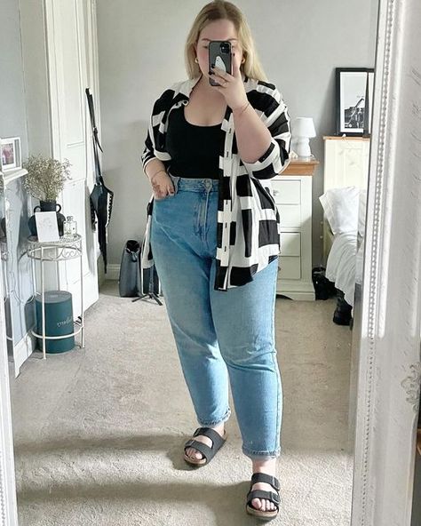 Summer Outfits Plus Size 2024, Comfy Cute Outfits Plus Size, Plus Size Mom Outfits Summer, How To Style Mom Jeans Plus Size, Plus Size Oversized Shirt Outfit, Plus Size Mom Jeans Outfit, Mid Size Fashion Summer, Summer Plus Size Outfits, Mid Size Aesthetic