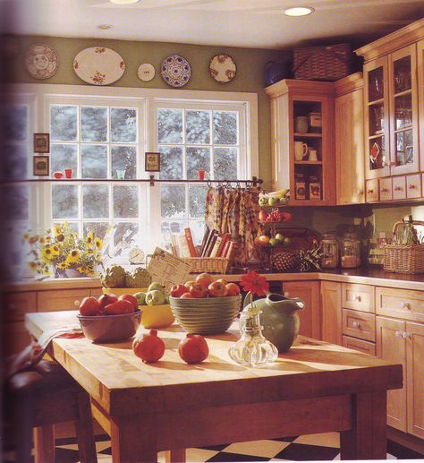 90s Kitchen, 90s Interior, 90s House, 90s Home Decor, Vaulted Ceiling Kitchen, Spanish Kitchen, 90s Home, Deco Retro, New Kitchen Cabinets