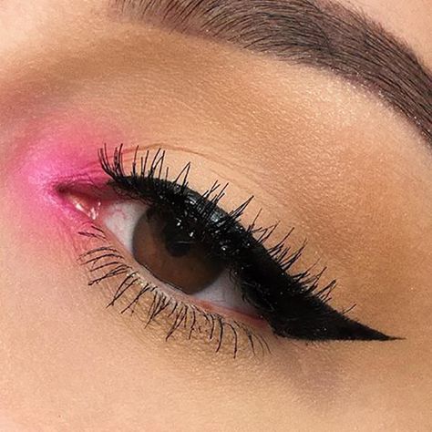 TENDENCIAS BELLEZA 2020 - BLOG DE BELLEZA - LULALOGY Pink Eye Makeup Looks, Pastel Eyeshadow, Make Up Designs, Drag Make-up, Pink Eye Makeup, Pink Eye, Eye Makeup Designs, Makijaż Smokey Eye, Colorful Eye Makeup