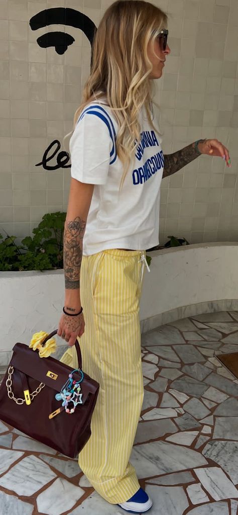 Summer 2024 Trends Outfit, Yellow Pants Outfit Street Style, Yellow Pants Outfit Aesthetic, Street Style 2024 Summer Trends, Spring 2025 Trends, 2025 Summer Fashion, Summer 2025 Fashion Trends, Trends 2025 Fashion, Summer 2025 Trends