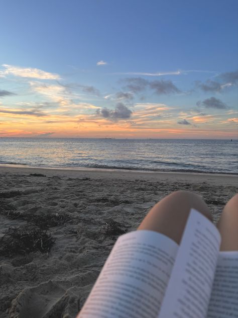 beach reads / book recs / sunset Books And Beach Aesthetic, Books Beach Aesthetic, Alinacore Aesthetic, Reading In Summer Aesthetic, Reading Beach Aesthetic, Beach Book Pictures, Chill Beach Aesthetic, Book Beach Aesthetic, Agatha Core