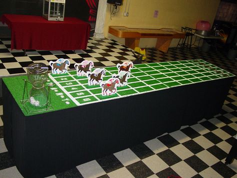 Horse Racing Game Diy, Kentucky Derby Fundraiser, Kentucky Derby Betting, Horse Racing Game, Derby Games, Fundraising Games, Garden Party Games, Horse Racing Party, Horse Race Game