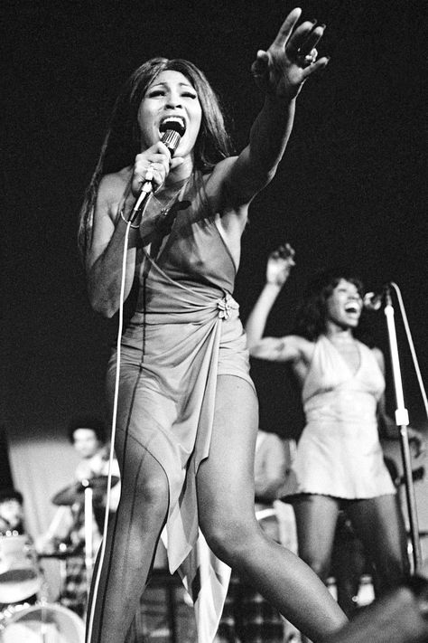 Tina Turner in the early '70's. Tina Turner Proud Mary, Female Rock Stars, Kim Gordon, Beauty Rules, Ike And Tina Turner, Women Of Rock, Sonic Youth, Florence Welch, Vintage Black Glamour