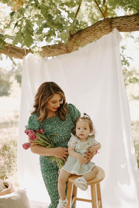 Mommy and me, white sheet, spring photoshoot, mother’s day, boho, neutrals, flowers, outdoor grassy field, baby girl Mother’s Day Mini Photoshoot, Mommy And Me Photo Shoot White Sheet, Mother’s Day Photoshoot Ideas Outdoor, Mother’s Day Minis Outdoor, Mothers Day Photoshoot Ideas Outdoor, Mother’s Day Shoot, Mother’s Day Pictures, Mother’s Day Minis, Mother’s Day Photo Shoot