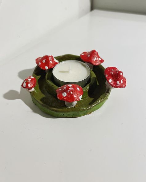 Homemade Clay Candle Holders, Clay Mushroom Candle Holder, Easy Diy Clay Crafts, Air Dry Clay Tealight Holder, Candle Holders Clay, Air Dry Clay Candle Holder, Candleholder Diy, Mushroom Candle Holder, Polymer Clay Candle Holder