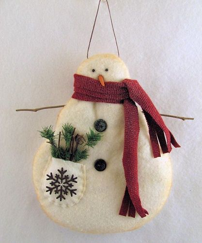 How To Make Primitive Snowmen Ornaments Out Of Cotton Batting - Primitive Christmas Ornaments, Snowmen Ornaments, Rusty Tin, Felt Snowman, Snow People, Primitive Snowmen, Winter Snowman, Wooden Slices, Snowman Ornament