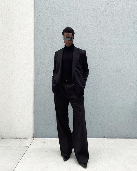 Wisdom Kaye (@wisdm) posted on Instagram • Jan 14, 2022 at 4:46pm UTC Peter Pan Kostüm, Wisdom Kaye, Prom Men, Poses Modelo, All Black Suit, Black Outfit Men, Black Suit Men, 30th Party, Pants Outfit Men