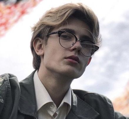 Blonde Guy With Glasses Aesthetic, Male Hair Reference Photo, Blonde Russian Men, Blonde Boy With Glasses, Cute Nerdy Guys With Glasses, Blonde Guy With Glasses, Cute Guy With Glasses, Blonde Boy Face Claim, Short Male Haircuts