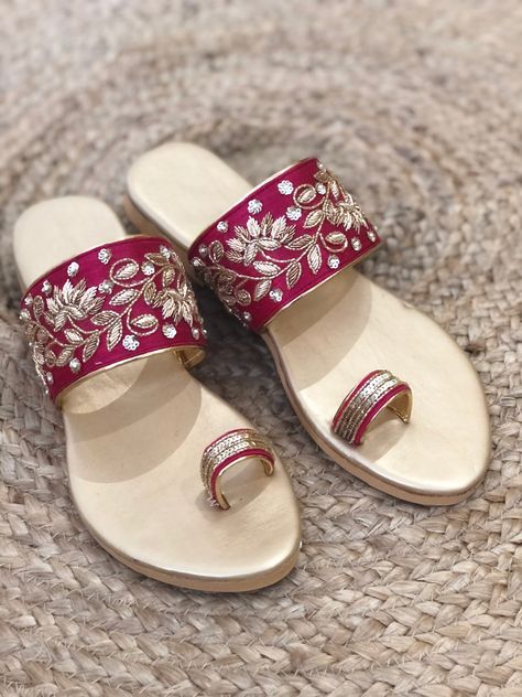 Indian Brodal footwear Ladies Footwear Indian, Indian Flat Sandals, Bridal Chappals Indian, Bridal Heels Indian Weddings, Wedding Sandals For Bride Indian, Indian Sandals Flats, Bridal Sandals Heels Indian, Bridal Footwear Indian, Bridal Shoes Flats Sandals