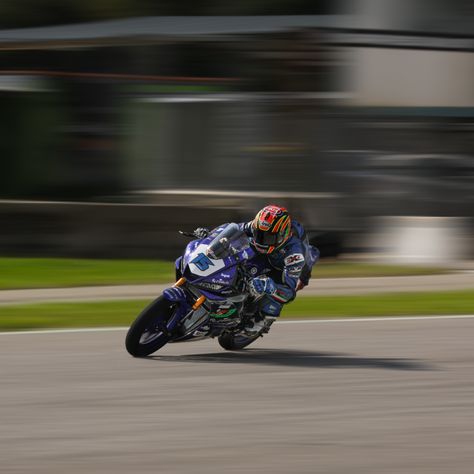 A Racer Riding His Motorcycle in the Race Track · Free Stock Photo Motor Racer Aesthetic, Motorcycle Track Day, Motorcycle Race Track, Motor Racing Aesthetic, Motorcycle Racing Aesthetic, Race Track Aesthetic, Motorcycle Drifting, Racer Aesthetic, Race Aesthetic