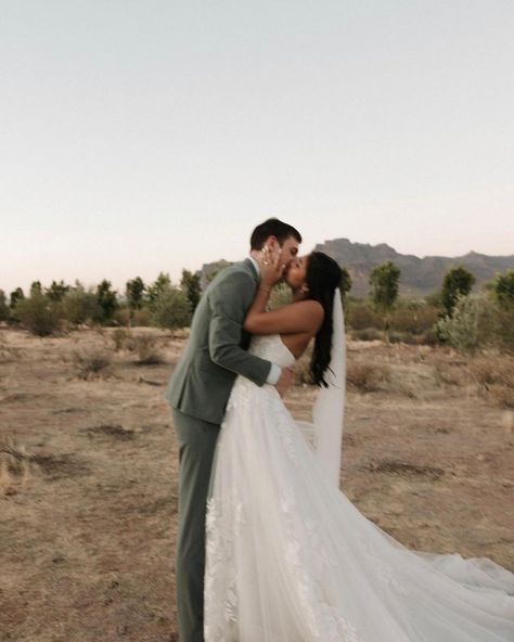 Desert View Weddings (@desertviewweddings) • Instagram photos and videos Desert Wedding Pictures, Photos Inspo, Desert Wedding, Photography Inspo, Wedding Pictures, Wedding Photos, Wedding Photography, Weddings, Instagram Photos