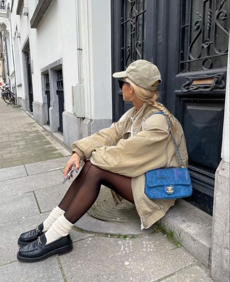 Scrunchy Socks Outfit, Socks And Flats, Unpolished Casual, Slouch Socks Outfit, Socks And Loafers, Loafers And Socks, Beige Socks, Black Moccasins, Cap Outfit