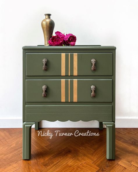 Morning all! This Lebus chest of drawers is one of my latest pieces, finished and ready for sale. My obsession with all things green continues 💚 Link below: https://nickyturnercreations.etsy.com/listing/1799567463. #fusionmineralpaint #paintitbeautiful #paintitgreen #lebusfurniture #lebuschestofdrawers #chestofdrawers #paintedfurniture #restyledfurniture #bedroomfurniture #bedroomstorage #etsysellersofinstagram #nickyturnercreations #fusionmineralpaintuk All Things Green, Green Furniture, My Obsession, Fusion Mineral Paint, Mineral Paint, Drawer Chest, Draw Your, Bedroom Storage, Gold Details