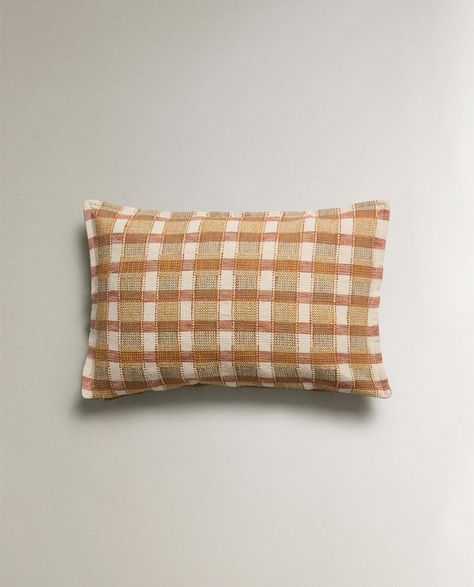 CHECK THROW PILLOW COVER - THROW PILLOWS - LIVING ROOM | Zara Home United States of America Checked Cushions, Neutral Throw Pillows, Throw Pillows Bedroom, Plaid Throw Pillows, Throw Pillows Living Room, Woven Pillows, Plaid Throw, Check Design, Design Pillow