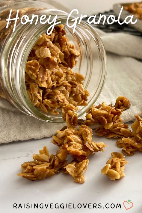 This honey granola is sweet, crunchy, and delicious! It’s a simple, basic recipe…so you can easily customize it by adding your favorite mix-ins. #granola #honey #breakfastrecipes #easyrecipes #crunchygranola Oat And Honey Granola, Honey Granola Recipe, Granola Recipe Healthy, Cinnamon Granola, Honey Granola, Granola Recipe Homemade, Oats And Honey, Granola Healthy, Granola Recipes