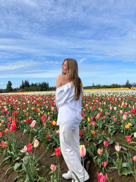 Caption For Tulip Pictures, Tulip Picking Outfit, Tulip Festival Outfit, Tulip Field Photoshoot, Tulip Picking, Texas Tulips, May Aesthetic, Field Pics, Aesthetic Tulips