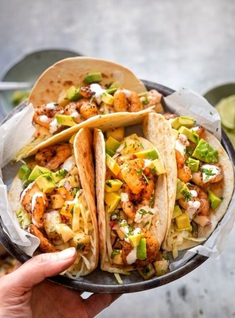 Shrimp Taco Recipe, Mexikansk Mat, Shrimp Taco, Tacos Dorados, Shrimp Taco Recipes, Authentic Mexican Recipes, Juicy Shrimp, Taco Recipe, Shrimp Tacos