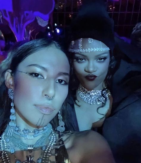 Quannah Chasinghorse & Rihanna at the Met Gala 2021 Quannah Chasinghorse, Bad Gyal, Girls Run The World, Rihanna Style, The Met Gala, Beauty Icons, After Party, Elegant Outfit, Women Lace