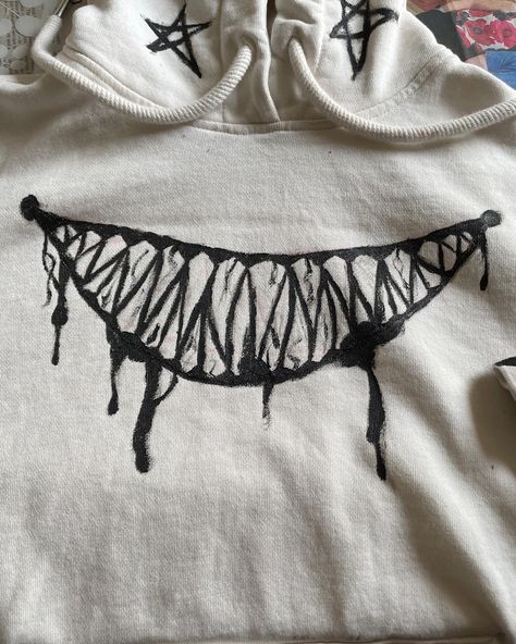 Someone gave me access to paint so this is what happens ( new hoodie that I made ) Hoodie Diy Paint, Drawing On Hoodie, Hoodie Painting Ideas, Painted Hoodies, Hoodie Painting, Hoodie Design Ideas, Painting Hoodie, Hoodie Diy, Patchwork Top