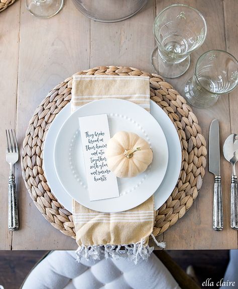 30+ Free Fall Printables to Decorate and Entertain - 30 Free Fall Printables to decorate and entertain for Fall and Thanksgiving. If you want a quick and easy way to add personalization and whimsy to your Fall table, I have some sweet little free printables for you today! I am also sharing 30+ free Fall printables for your home below that you will LOVE. These little cards were designed to place on top of each place setting at an Autumn table #entertaining-2 #fall-seasonal-holiday #decorate #prin Decorate Thanksgiving Table, Decorate Thanksgiving, Fall Place Cards, Ella Claire, Free Fall Printables, Place Settings Thanksgiving, Thanksgiving Entertaining, Chirstmas Decor, Thanksgiving Dinner Table