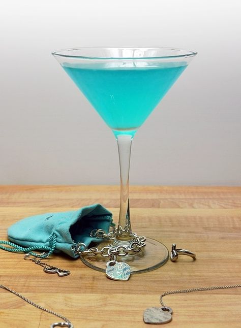 Tiffany Blue Cosmopolitan: 1.5 oz vodka, 0.5 oz blue curaçao, 2.5 oz white cranberry juice, Squeeze of fresh lemon juice. Shake & strain into martini glass. Finish the look with a white ribbon around the stem :) Blue Drink, White Cranberry Juice, Blue Curacao, Perfect Cocktails, Breakfast At Tiffanys, Daiquiri, Cranberry Juice, Slushies, Sleeve Tattoo