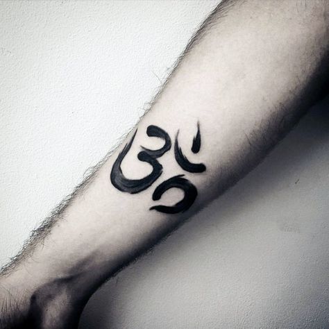 Top 83 Best Om Tattoo Ideas [2020 Inspiration Guide] Om Tattoo Meaning, Om Tattoos, Ohm Tattoo, Om Symbol Tattoo, Tato Flash, Om Tattoo Design, Cute Tattoos On Wrist, Tatuagem Masculina Pequena, Shiva Tattoo Design