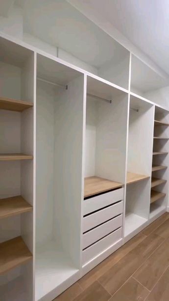 Long Closet Ideas With Doors, Walking In Wardrobe, Wardrobe Design Walk In, Wall Closet Designs Layout, Closet Window Ideas, Diy Closet With Vanity, Walk In Closet Room Design, Walking Closet Design Layout, Walk In Wardrobe Ikea