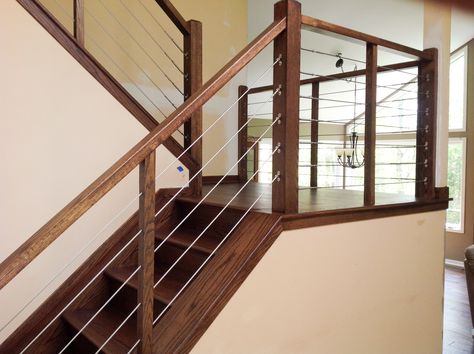 Indoor stair design Railing Redo, Indoor Railings, Cable Stair Railing, Stairway Railing, Stair Railing Ideas, Loft Railing, Indoor Railing, Interior Stair Railing, Stair Rails