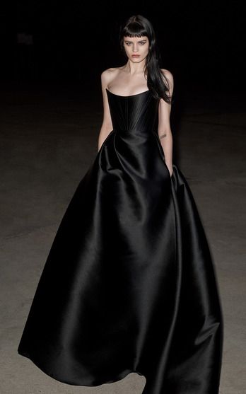 Alex Perry Trunkshow | Moda Operandi Look Gatsby, Alex Perry Dress, 파티 드레스, Alex Perry, Prom Outfits, Glam Dresses, Dark Fashion, Beautiful Gowns, Fancy Dresses