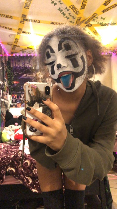 Icp Halloween Costume Ideas, Juggalo Makeup Aesthetic, Insane Clown Posse Outfit, Icp Juggalo Outfit Ideas, Icp Juggalo Halloween Costume, Pink Juggalo Makeup, Violent J Makeup, Cute Juggalo Makeup, Icp Concert Outfit