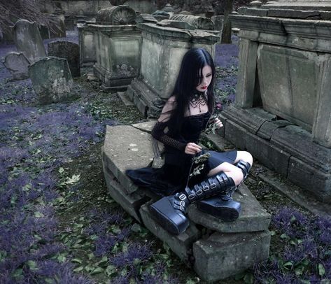 Gothic Photography, Alt Goth, Goth Subculture, Arte Punk, Romantic Goth, Goth Beauty, Foto Poses, Ghost Town, Goth Aesthetic