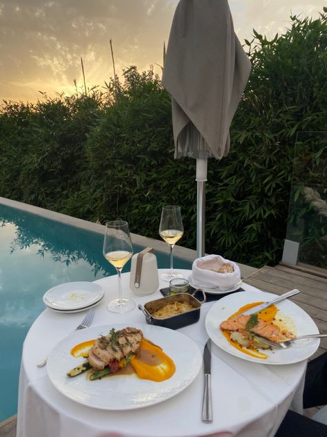 Dinner date / date at the pool / summer date idea place Pool Date Aesthetic, Pool Dinner Ideas, Backyard Dinner Date, Pool Date, Empty Pool, Date Aesthetic, Date Idea, Salmon Dinner, Summer Dates