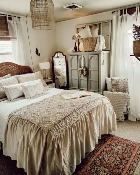 Barbie Bedroom Ideas, Small Farmhouse Bedroom, Vintage Farmhouse Bedroom, Timeless Bedroom, Barbie Bedroom, Farmhouse Bedrooms, No Clothes, Guest Bedroom Design, Cottage Bedroom