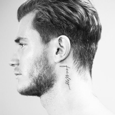 Tatuaje en el cuello Back Ear Tattoo, Fearless Tattoo, Best Neck Tattoos, Small Neck Tattoos, Tatuagem Masculina Pequena, Neck Tattoo For Guys, Mens Hair, Little Tattoos, Tattoos For Women Small