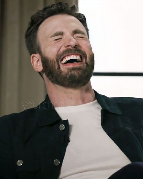 Chris Evans Smile, Vision Board Images, Your Smile, Chris Evans, Celebrity Crush, A Good Man, New Outfits, Instagram Profile, Marvel