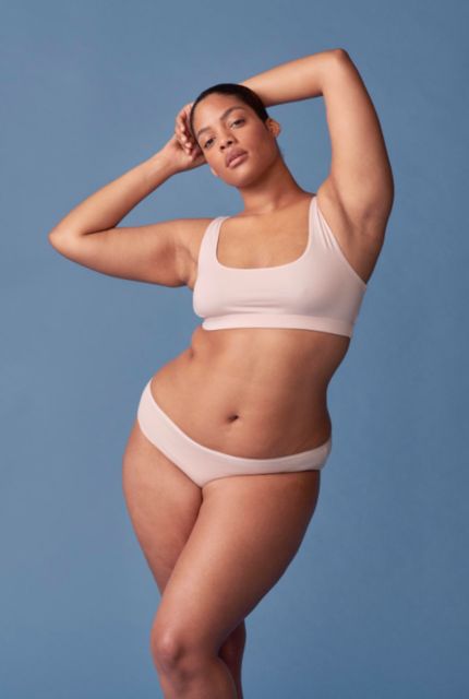 Everlane's underwear ads use curve model but offers no plus sizes | Revelist Nice Skin, Plus Size Posing, Anatomy References, Body Types Women, Art Help, Female Reference, Curve Model, Female Pose Reference, Anatomy Poses