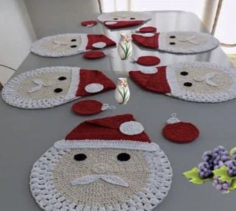 Quick Crochet Gifts, Holiday Crochet Patterns, Crochet Potholder Patterns, Christmas Crochet Patterns Free, Crochet Placemat Patterns, Crochet Placemats, Crochet Snowman, Crochet Santa, Crochet Xmas