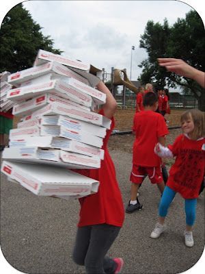 Field day activities. Pizza delivery relay. Empty pizza boxes Feild Day, Field Day Activities, Field Day Games, Olympic Games For Kids, Relay Games, Pe Activities, Pe Ideas, Health And Physical Education, Fun Outdoor Games